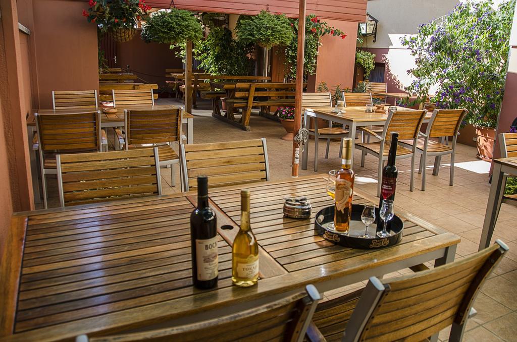 Arany Patko Panzio Hotel Debrecen Exterior photo