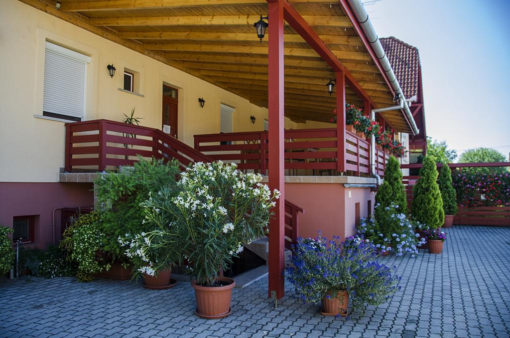 Arany Patko Panzio Hotel Debrecen Exterior photo