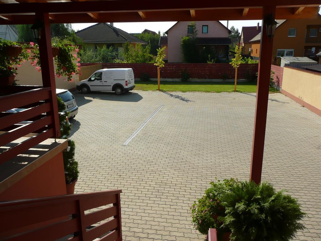 Arany Patko Panzio Hotel Debrecen Exterior photo